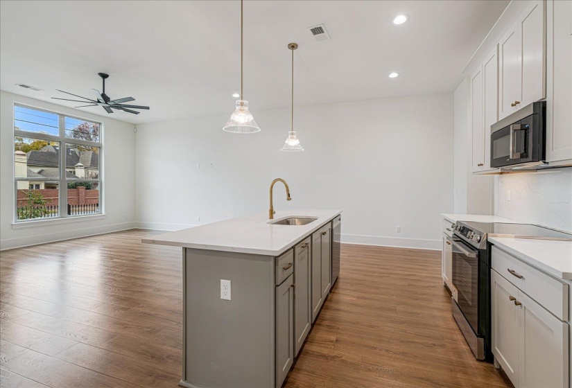 5476 PARK AVE, Memphis, Tennessee 38119, 3 Bedroom Bedrooms, 8 Room Rooms,3 BathroomBathrooms,Residential,For Sale,PARK,0,10221844