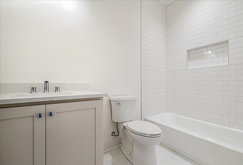 5476 PARK AVE, Memphis, Tennessee 38119, 3 Bedroom Bedrooms, 8 Room Rooms,3 BathroomBathrooms,Residential,For Sale,PARK,0,10221844