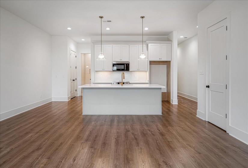 5476 PARK AVE, Memphis, Tennessee 38119, 3 Bedroom Bedrooms, 8 Room Rooms,3 BathroomBathrooms,Residential,For Sale,PARK,0,10221844