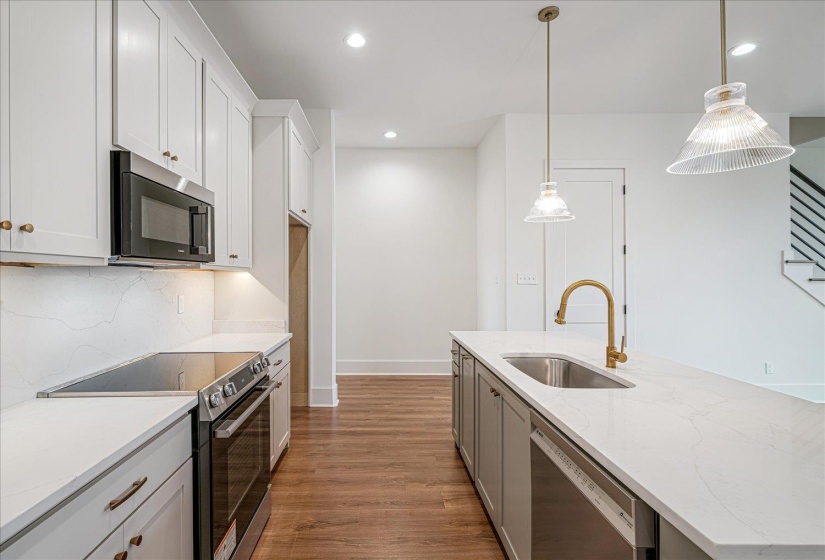 5476 PARK AVE, Memphis, Tennessee 38119, 3 Bedroom Bedrooms, 8 Room Rooms,3 BathroomBathrooms,Residential,For Sale,PARK,0,10221844