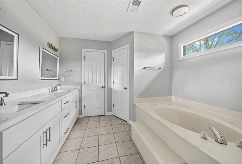 74 WALNUT BEND RD, Cordova, Tennessee 38018, 4 Bedroom Bedrooms, 7 Room Rooms,2.1 BathroomBathrooms,Residential,For Sale,WALNUT BEND,0,10221847
