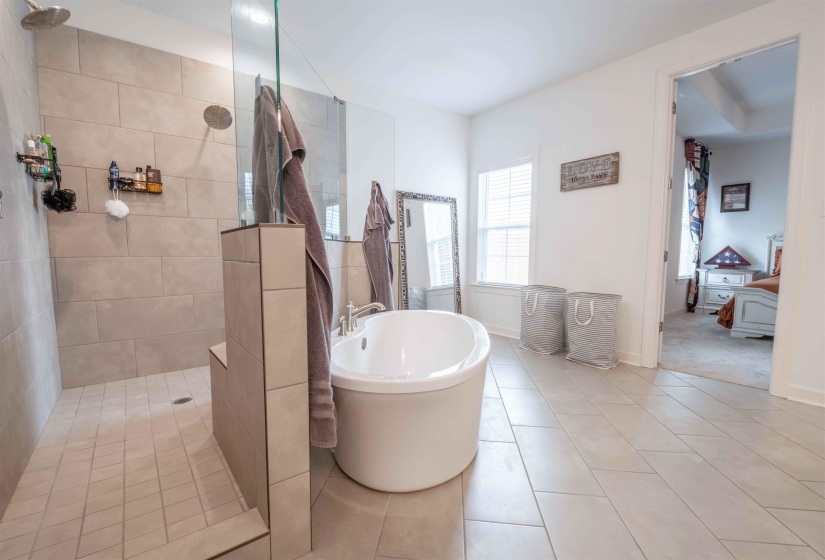 9606 GRAYS HOLLOW DR, Cordova, Tennessee 38018, 5 Bedrooms Bedrooms, 11 Rooms Rooms,3 BathroomsBathrooms,Residential,For Sale,GRAYS HOLLOW,10221858