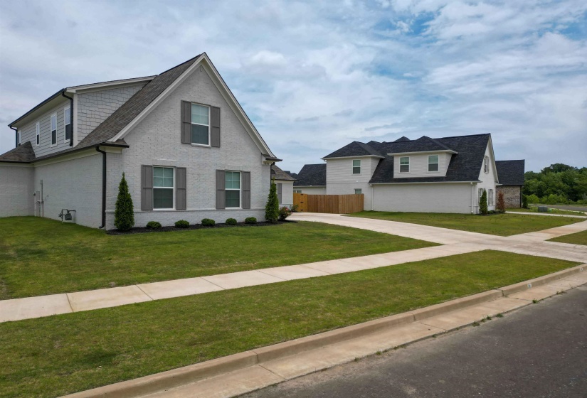 9606 GRAYS HOLLOW DR, Cordova, Tennessee 38018, 5 Bedrooms Bedrooms, 11 Rooms Rooms,3 BathroomsBathrooms,Residential,For Sale,GRAYS HOLLOW,10221858