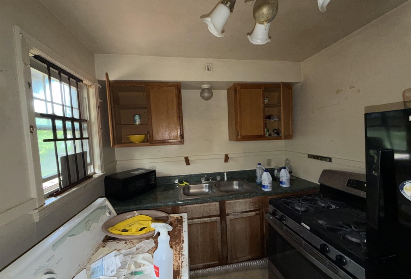 3101 ST CHARLES DR, Memphis, Tennessee 38127, 2 Bedrooms Bedrooms, 5 Rooms Rooms,1 BathroomBathrooms,Residential,For Sale,ST CHARLES,10221860