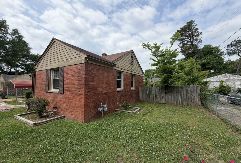 3101 ST CHARLES DR, Memphis, Tennessee 38127, 2 Bedrooms Bedrooms, 5 Rooms Rooms,1 BathroomBathrooms,Residential,For Sale,ST CHARLES,10221860