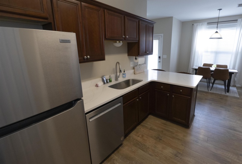 1226 ISLE BAY DR, Memphis, Tennessee 38103, 3 Bedrooms Bedrooms, 7 Rooms Rooms,2.1 BathroomsBathrooms,Rental Properties,For Sale,ISLE BAY,10221881