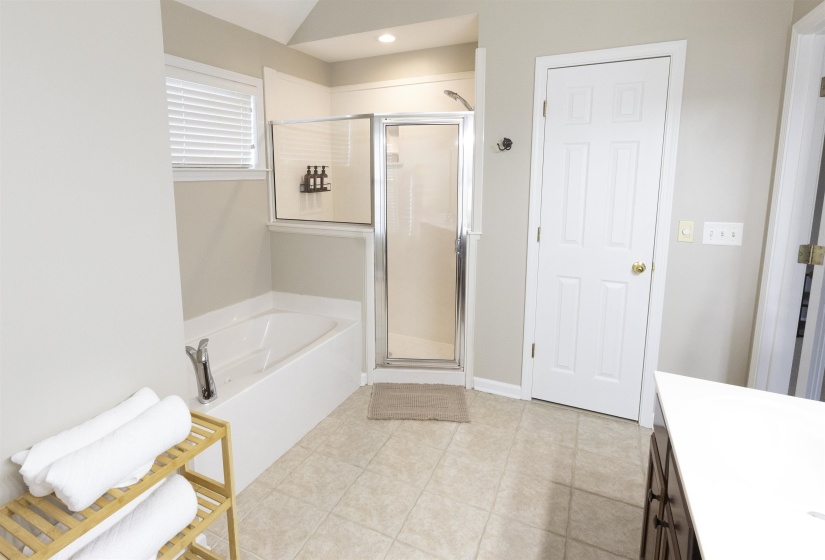 1226 ISLE BAY DR, Memphis, Tennessee 38103, 3 Bedrooms Bedrooms, 7 Rooms Rooms,2.1 BathroomsBathrooms,Rental Properties,For Sale,ISLE BAY,10221881
