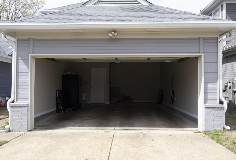1226 ISLE BAY DR, Memphis, Tennessee 38103, 3 Bedrooms Bedrooms, 7 Rooms Rooms,2.1 BathroomsBathrooms,Rental Properties,For Sale,ISLE BAY,10221881