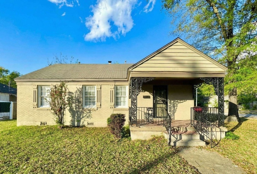 3880 SPOTTSWOOD AVE, Memphis, Tennessee 38111, 5 Bedroom Bedrooms, 7 Room Rooms,2 BathroomBathrooms,Rental Properties,For Sale,SPOTTSWOOD,0,10221906
