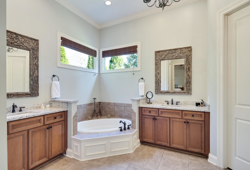 1178 IRWINS GATE DR, Collierville, Tennessee 38017, 4 Bedroom Bedrooms, 10 Room Rooms,3.1 BathroomBathrooms,Residential,For Sale,IRWINS GATE,0,10221420