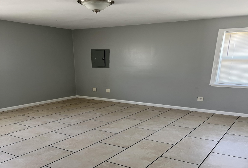 464 LIPFORD ST, Memphis, Tennessee 38112, 1 Bedroom Bedrooms, 3 Room Rooms,1 BathroomBathrooms,Rental Properties,For Sale,LIPFORD,0,10221920