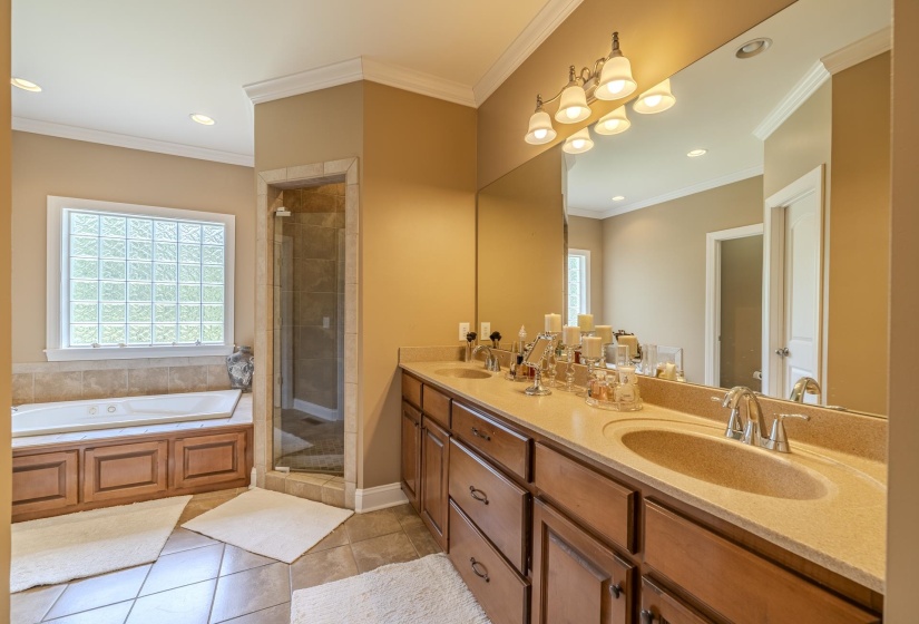 670 BOWEN DR, Savannah, Tennessee 38372, 4 Bedrooms Bedrooms, 12 Rooms Rooms,3 BathroomsBathrooms,Residential,For Sale,BOWEN,10221932