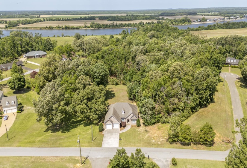 670 BOWEN DR, Savannah, Tennessee 38372, 4 Bedrooms Bedrooms, 12 Rooms Rooms,3 BathroomsBathrooms,Residential,For Sale,BOWEN,10221932