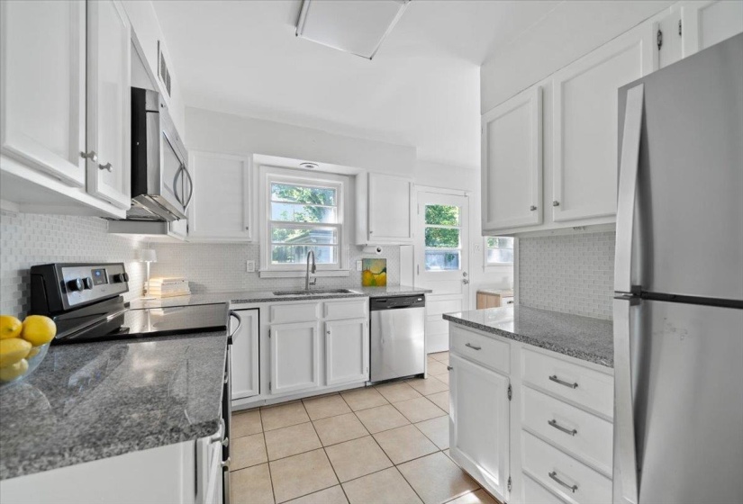 325 PEG LN, Memphis, Tennessee 38117, 3 Bedrooms Bedrooms, 6 Rooms Rooms,2 BathroomsBathrooms,Residential,For Sale,PEG,10221937