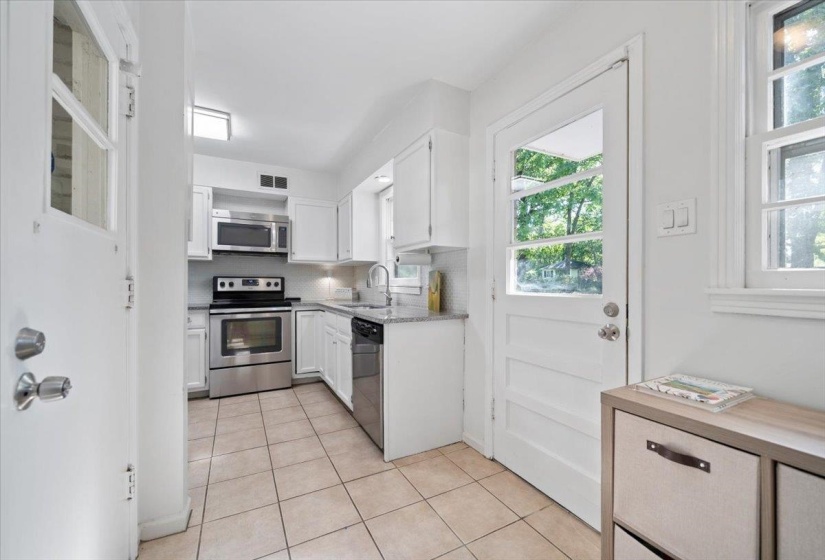 325 PEG LN, Memphis, Tennessee 38117, 3 Bedrooms Bedrooms, 6 Rooms Rooms,2 BathroomsBathrooms,Residential,For Sale,PEG,10221937