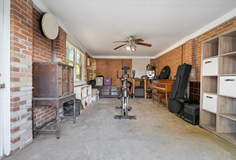 325 PEG LN, Memphis, Tennessee 38117, 3 Bedrooms Bedrooms, 6 Rooms Rooms,2 BathroomsBathrooms,Residential,For Sale,PEG,10221937