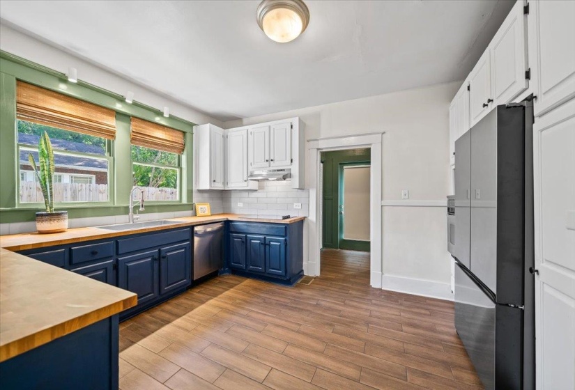 735 DICKINSON ST, Memphis, Tennessee 38107, 4 Bedrooms Bedrooms, 8 Rooms Rooms,2 BathroomsBathrooms,Residential,For Sale,DICKINSON,10221944