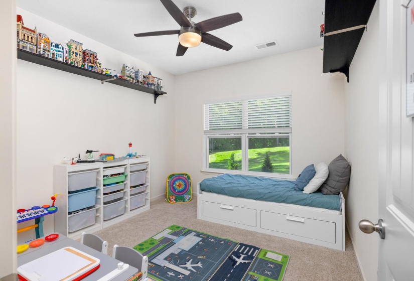 Neutral wall tones with carpeted flooring