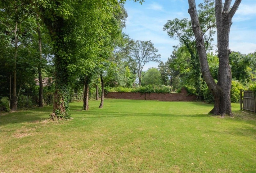1805 GLENVIEW AVE, Memphis, Tennessee 38114, 3 Bedrooms Bedrooms, 6 Rooms Rooms,2.1 BathroomsBathrooms,Residential,For Sale,GLENVIEW,10221956
