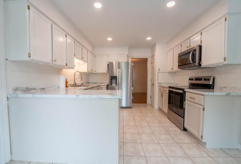 2063 DALKEITH DR, Germantown, Tennessee 38139, 4 Bedroom Bedrooms, 8 Room Rooms,2.1 BathroomBathrooms,Residential,For Sale,DALKEITH,0,10221974