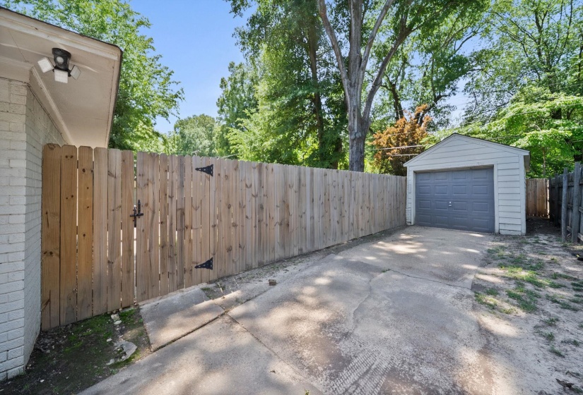 1123 PERKINS RD, Memphis, Tennessee 38117, 3 Bedroom Bedrooms, 3 Room Rooms,2 BathroomBathrooms,Residential,For Sale,PERKINS,0,10221980