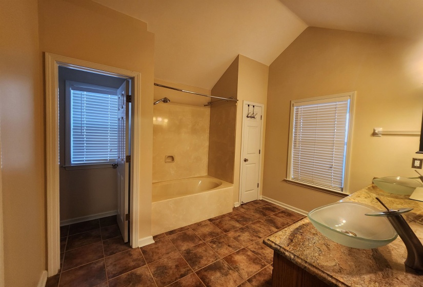 1459 DOWN RIVER DR, Memphis, Tennessee 38103, 3 Bedrooms Bedrooms, 6 Rooms Rooms,2.1 BathroomsBathrooms,Rental Properties,For Sale,DOWN RIVER,10221985