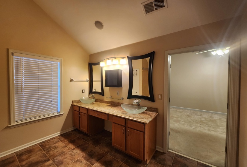 1459 DOWN RIVER DR, Memphis, Tennessee 38103, 3 Bedrooms Bedrooms, 6 Rooms Rooms,2.1 BathroomsBathrooms,Rental Properties,For Sale,DOWN RIVER,10221985