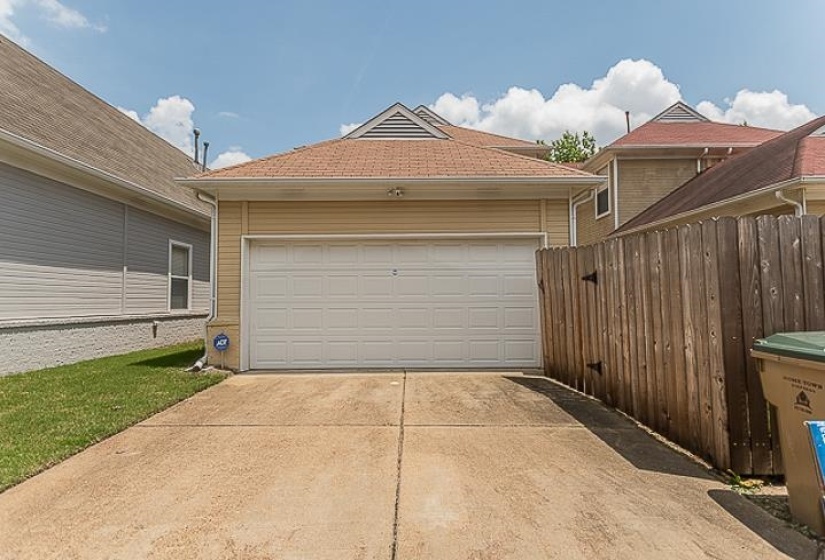 1459 DOWN RIVER DR, Memphis, Tennessee 38103, 3 Bedrooms Bedrooms, 6 Rooms Rooms,2.1 BathroomsBathrooms,Rental Properties,For Sale,DOWN RIVER,10221985