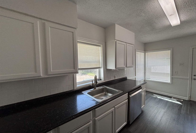 378 HIGHLAND ST, Memphis, Tennessee 38122, 4 Bedrooms Bedrooms, 4 Rooms Rooms,2 BathroomsBathrooms,Rental Properties,For Sale,HIGHLAND,10222013