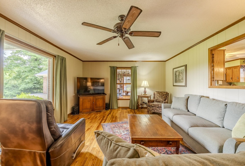 13410 64 HWY, Savannah, Tennessee 38372, 4 Bedrooms Bedrooms, 11 Rooms Rooms,3 BathroomsBathrooms,Residential,For Sale,64,10222001