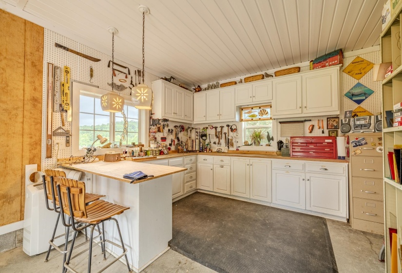 13410 64 HWY, Savannah, Tennessee 38372, 4 Bedrooms Bedrooms, 11 Rooms Rooms,3 BathroomsBathrooms,Residential,For Sale,64,10222001