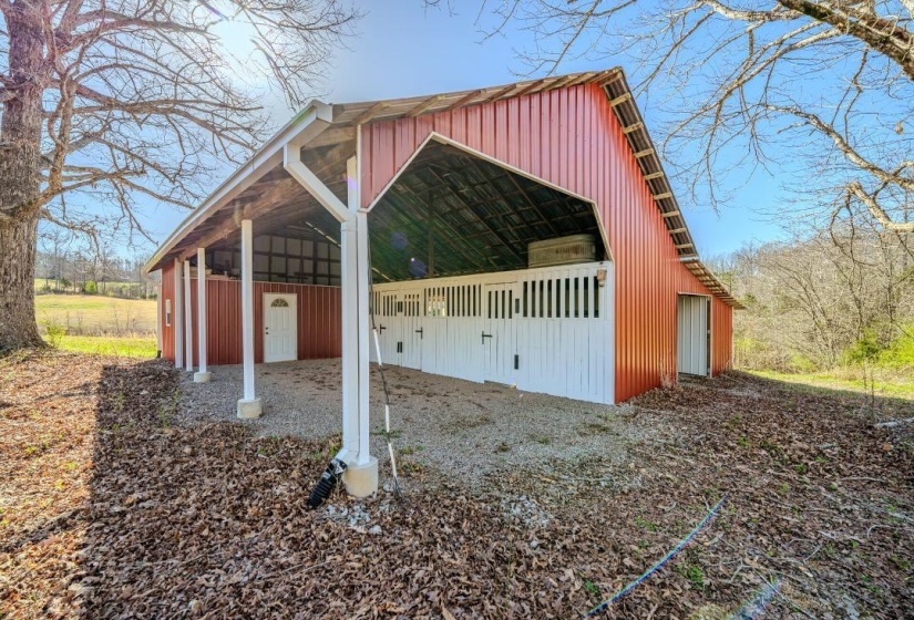 13410 64 HWY, Savannah, Tennessee 38372, 4 Bedrooms Bedrooms, 11 Rooms Rooms,3 BathroomsBathrooms,Residential,For Sale,64,10222001