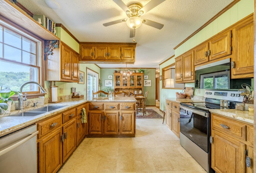 13410 64 HWY, Savannah, Tennessee 38372, 4 Bedrooms Bedrooms, 11 Rooms Rooms,3 BathroomsBathrooms,Residential,For Sale,64,10222001