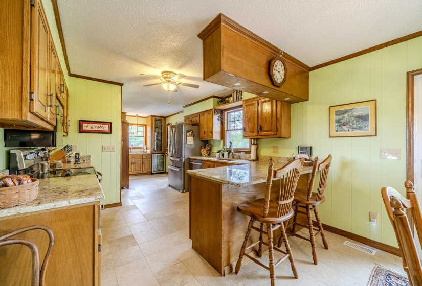 13410 64 HWY, Savannah, Tennessee 38372, 4 Bedrooms Bedrooms, 11 Rooms Rooms,3 BathroomsBathrooms,Residential,For Sale,64,10222001