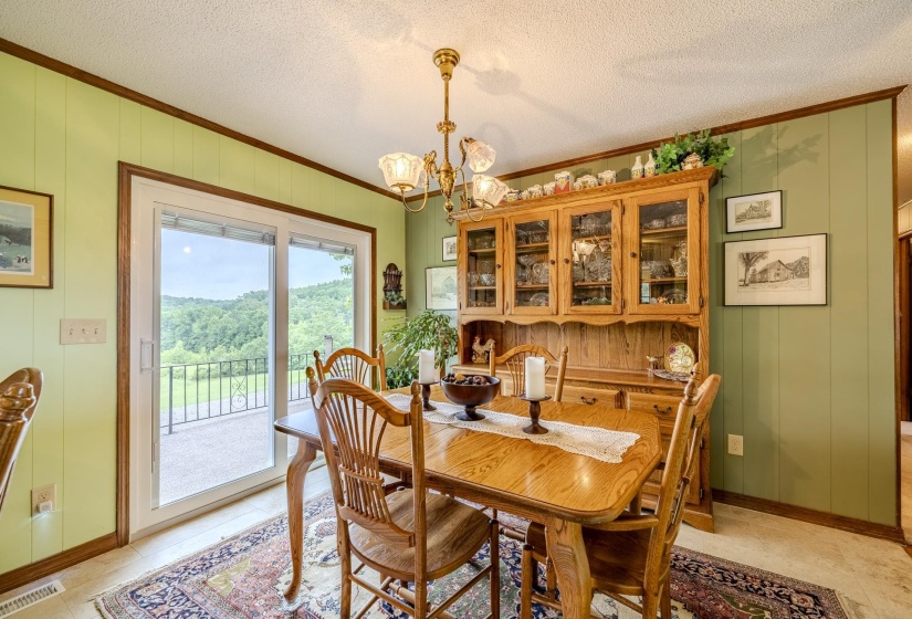 13410 64 HWY, Savannah, Tennessee 38372, 4 Bedrooms Bedrooms, 11 Rooms Rooms,3 BathroomsBathrooms,Residential,For Sale,64,10222001