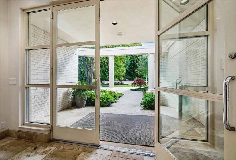 333 WINTER OAK LN, Memphis, Tennessee 38120, 3 Bedrooms Bedrooms, 10 Rooms Rooms,4.3 BathroomsBathrooms,Residential,For Sale,WINTER OAK,10222002