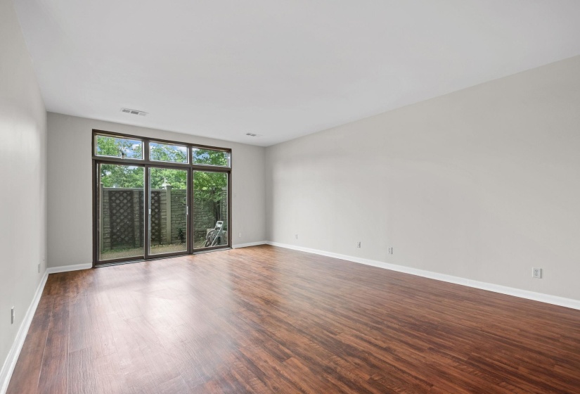 2277 UNION AVE, Memphis, Tennessee 38104, 3 Bedrooms Bedrooms, 6 Rooms Rooms,2 BathroomsBathrooms,Residential,For Sale,UNION,10222003