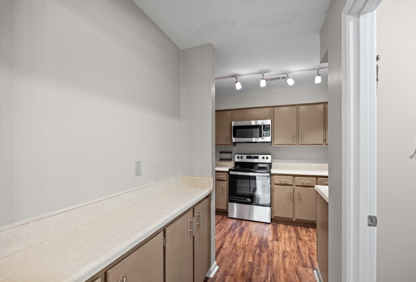2277 UNION AVE, Memphis, Tennessee 38104, 3 Bedrooms Bedrooms, 6 Rooms Rooms,2 BathroomsBathrooms,Residential,For Sale,UNION,10222003