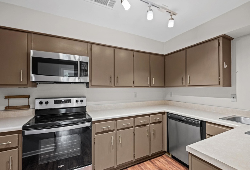 2277 UNION AVE, Memphis, Tennessee 38104, 3 Bedrooms Bedrooms, 6 Rooms Rooms,2 BathroomsBathrooms,Residential,For Sale,UNION,10222003