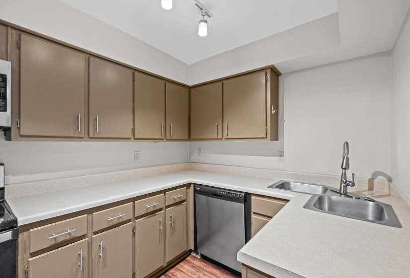2277 UNION AVE, Memphis, Tennessee 38104, 3 Bedrooms Bedrooms, 6 Rooms Rooms,2 BathroomsBathrooms,Residential,For Sale,UNION,10222003