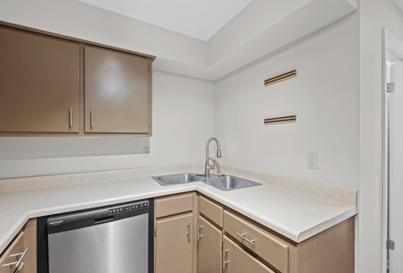 2277 UNION AVE, Memphis, Tennessee 38104, 3 Bedrooms Bedrooms, 6 Rooms Rooms,2 BathroomsBathrooms,Residential,For Sale,UNION,10222003