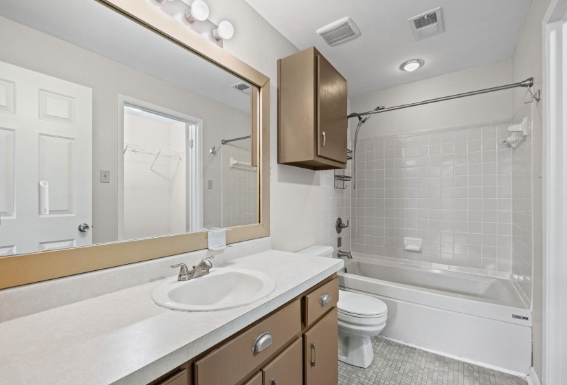 2277 UNION AVE, Memphis, Tennessee 38104, 3 Bedrooms Bedrooms, 6 Rooms Rooms,2 BathroomsBathrooms,Residential,For Sale,UNION,10222003