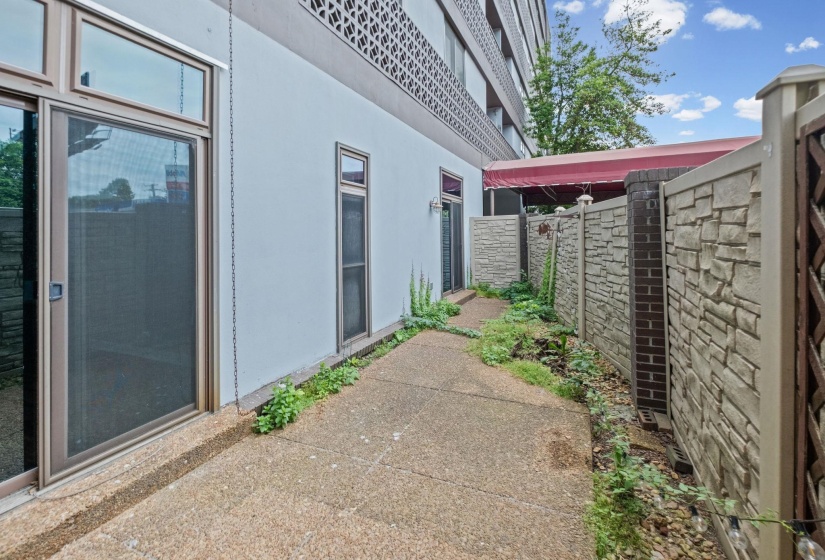 2277 UNION AVE, Memphis, Tennessee 38104, 3 Bedrooms Bedrooms, 6 Rooms Rooms,2 BathroomsBathrooms,Residential,For Sale,UNION,10222003