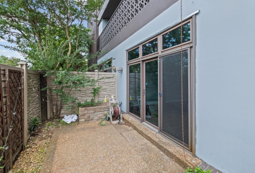 2277 UNION AVE, Memphis, Tennessee 38104, 3 Bedrooms Bedrooms, 6 Rooms Rooms,2 BathroomsBathrooms,Residential,For Sale,UNION,10222003