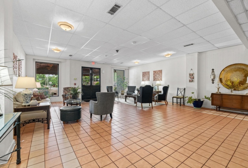 2277 UNION AVE, Memphis, Tennessee 38104, 3 Bedrooms Bedrooms, 6 Rooms Rooms,2 BathroomsBathrooms,Residential,For Sale,UNION,10222003
