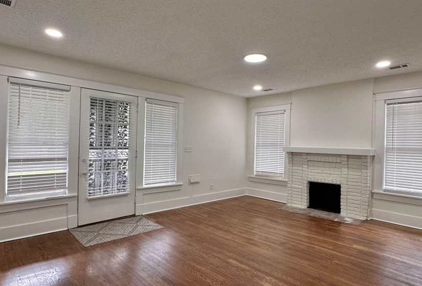 1145 TANGLEWOOD ST, Memphis, Tennessee 38114, 3 Bedrooms Bedrooms, 6 Rooms Rooms,2 BathroomsBathrooms,Residential,For Sale,TANGLEWOOD,10222004