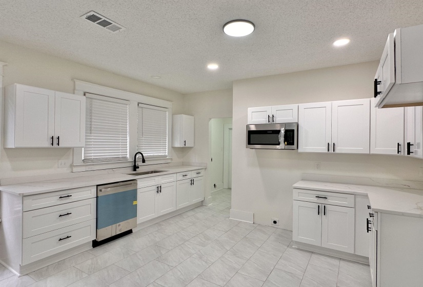 1145 TANGLEWOOD ST, Memphis, Tennessee 38114, 3 Bedrooms Bedrooms, 6 Rooms Rooms,2 BathroomsBathrooms,Residential,For Sale,TANGLEWOOD,10222004