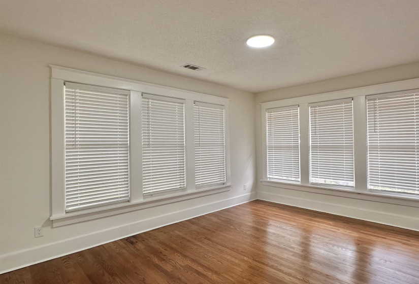 1145 TANGLEWOOD ST, Memphis, Tennessee 38114, 3 Bedrooms Bedrooms, 6 Rooms Rooms,2 BathroomsBathrooms,Residential,For Sale,TANGLEWOOD,10222004