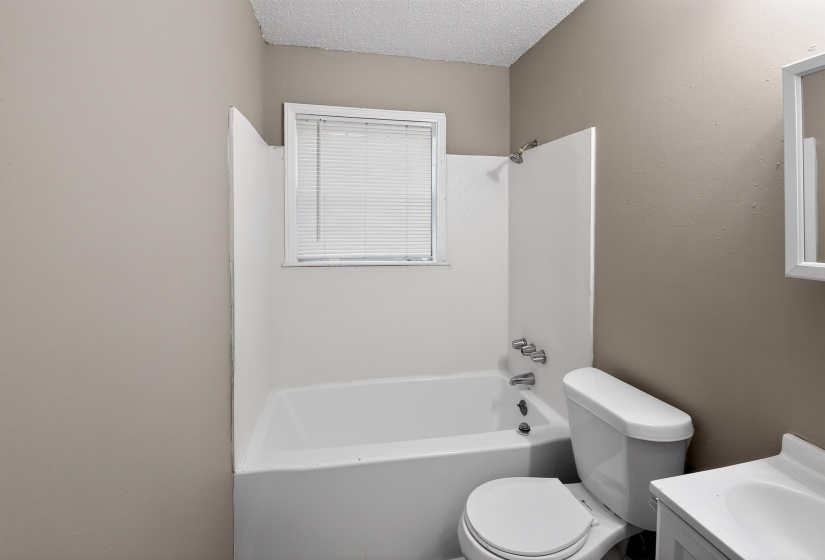 3837 VOLTAIRE AVE, Memphis, Tennessee 38128, 3 Bedroom Bedrooms, 6 Room Rooms,2 BathroomBathrooms,Residential,For Sale,VOLTAIRE,0,10222008