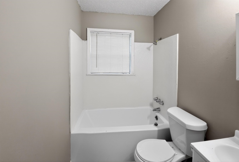 3837 VOLTAIRE AVE, Memphis, Tennessee 38128, 3 Bedroom Bedrooms, 6 Room Rooms,2 BathroomBathrooms,Residential,For Sale,VOLTAIRE,0,10222008